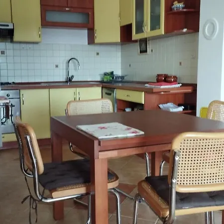 App Maja * Gornji Karin