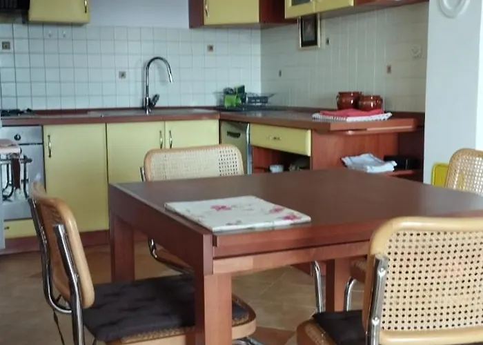 App Maja * Gornji Karin