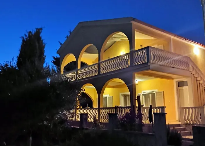 App Maja * Gornji Karin