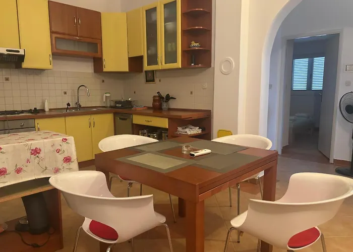 App Maja * Gornji Karin